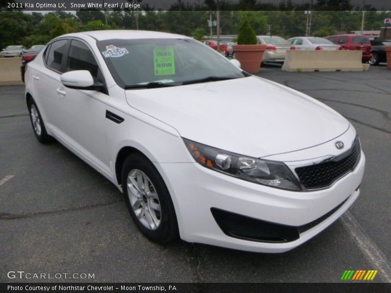 Front 3/4 View of 2011 Optima LX