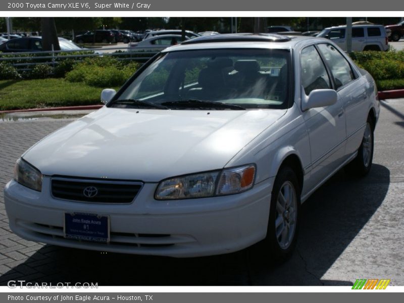 Super White / Gray 2000 Toyota Camry XLE V6
