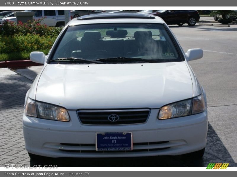 Super White / Gray 2000 Toyota Camry XLE V6