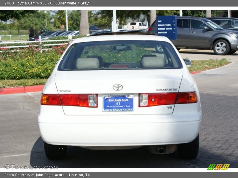 Super White / Gray 2000 Toyota Camry XLE V6