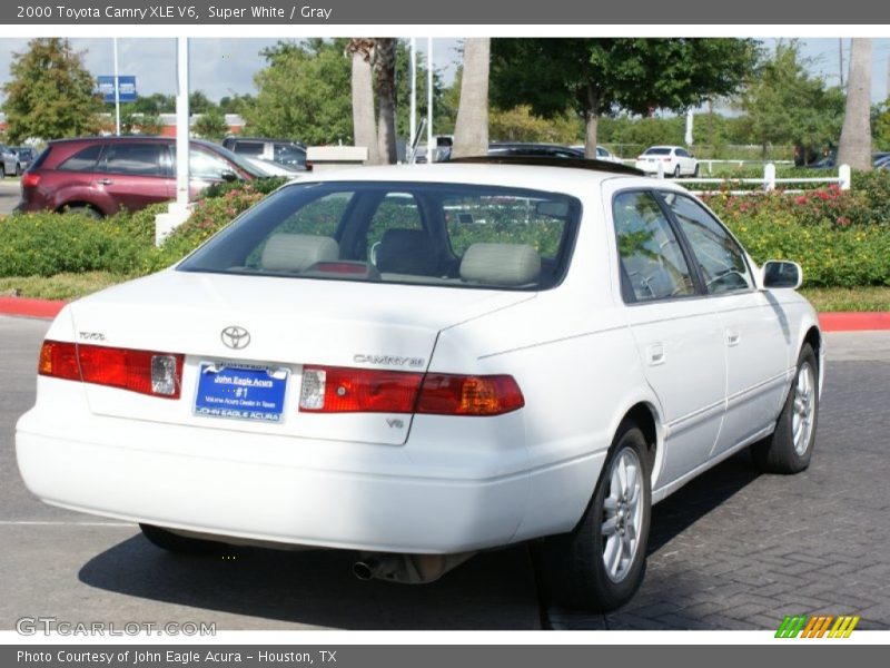 Super White / Gray 2000 Toyota Camry XLE V6