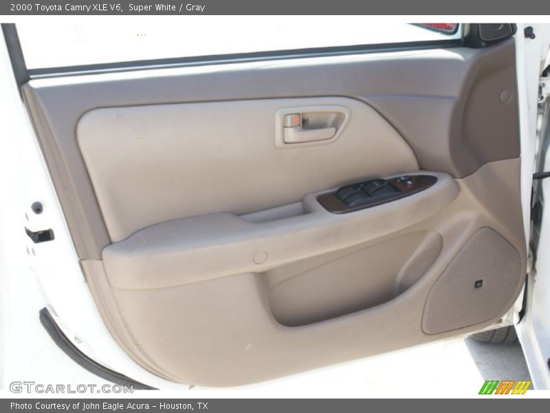 Super White / Gray 2000 Toyota Camry XLE V6