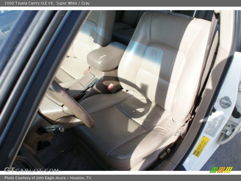 Super White / Gray 2000 Toyota Camry XLE V6