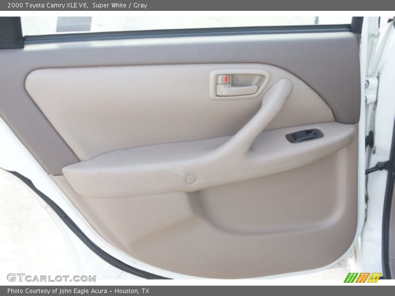 Super White / Gray 2000 Toyota Camry XLE V6