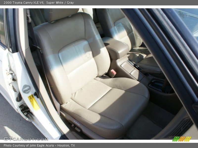 Super White / Gray 2000 Toyota Camry XLE V6