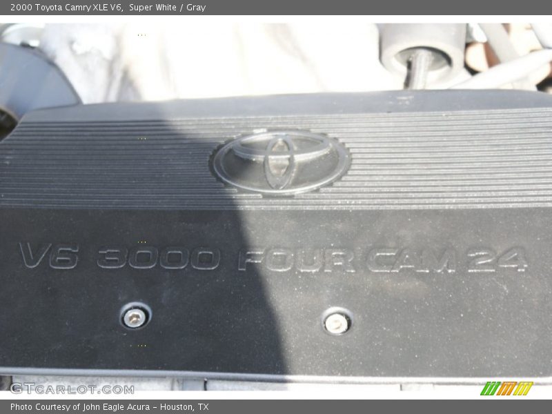 Super White / Gray 2000 Toyota Camry XLE V6