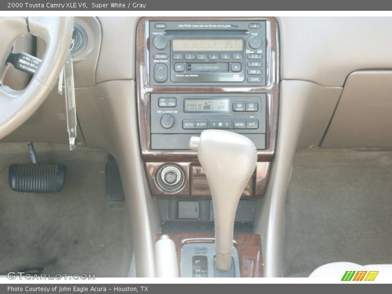 Super White / Gray 2000 Toyota Camry XLE V6