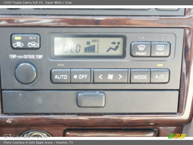 Super White / Gray 2000 Toyota Camry XLE V6