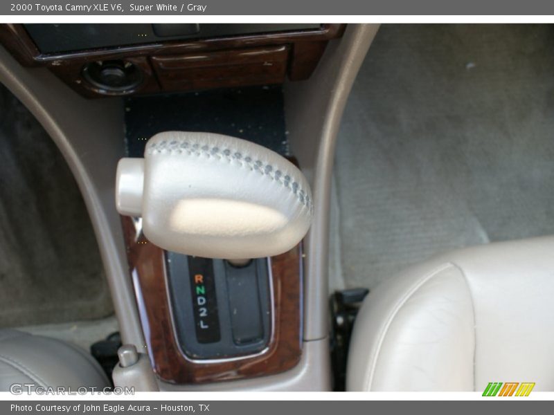 Super White / Gray 2000 Toyota Camry XLE V6