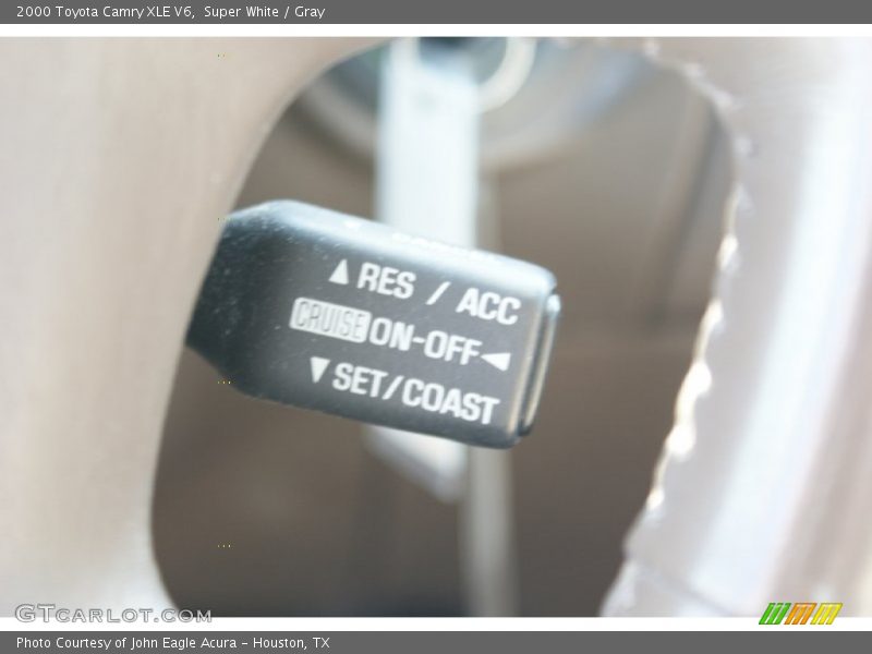 Super White / Gray 2000 Toyota Camry XLE V6