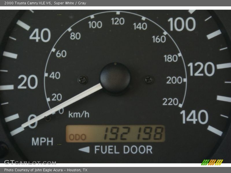 Super White / Gray 2000 Toyota Camry XLE V6