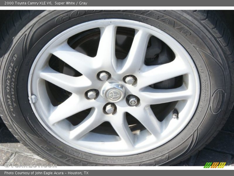 Super White / Gray 2000 Toyota Camry XLE V6