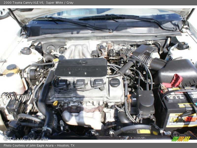 Super White / Gray 2000 Toyota Camry XLE V6