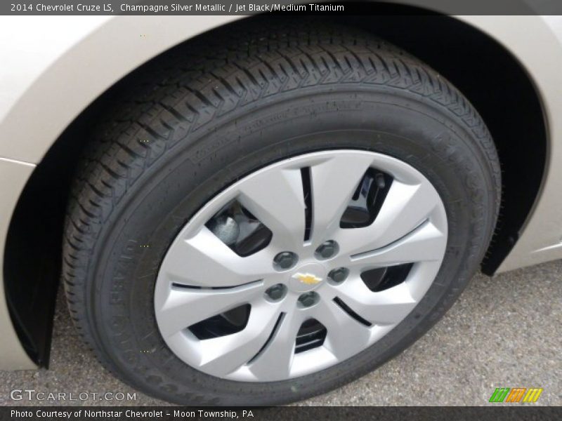 Champagne Silver Metallic / Jet Black/Medium Titanium 2014 Chevrolet Cruze LS