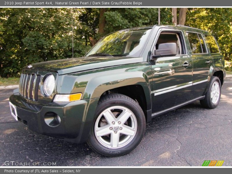 Front 3/4 View of 2010 Patriot Sport 4x4