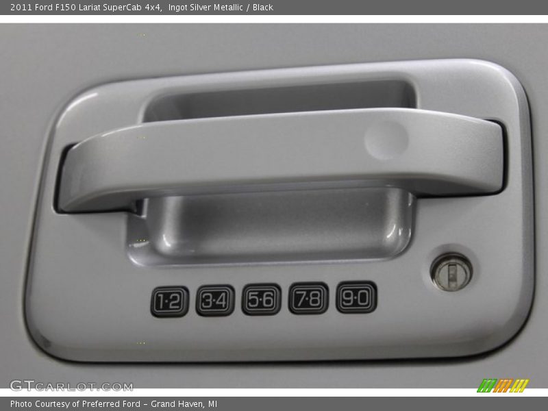 Ingot Silver Metallic / Black 2011 Ford F150 Lariat SuperCab 4x4