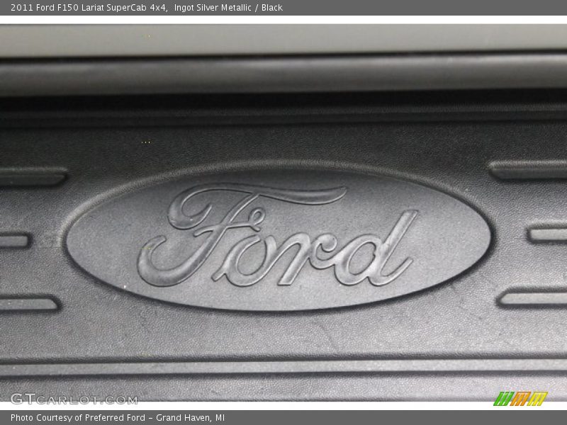 Ingot Silver Metallic / Black 2011 Ford F150 Lariat SuperCab 4x4