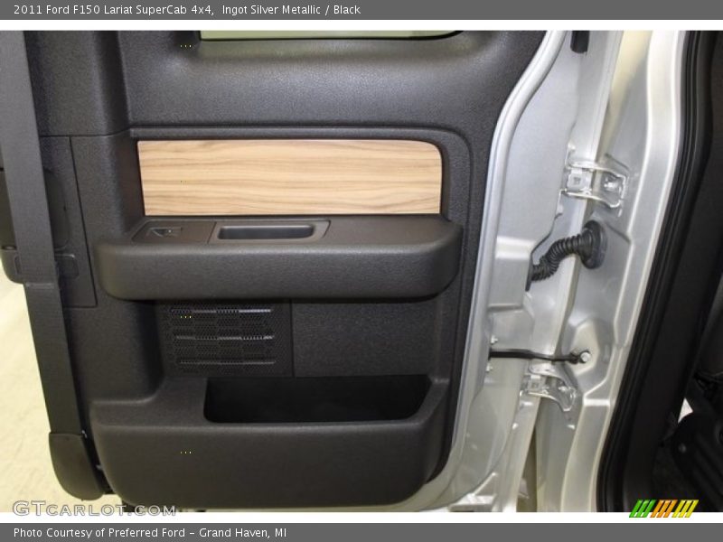 Ingot Silver Metallic / Black 2011 Ford F150 Lariat SuperCab 4x4
