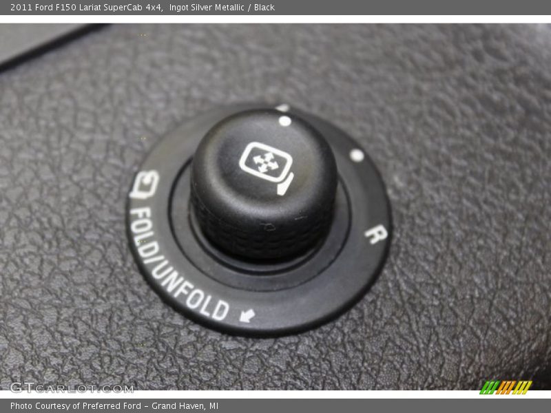 Ingot Silver Metallic / Black 2011 Ford F150 Lariat SuperCab 4x4