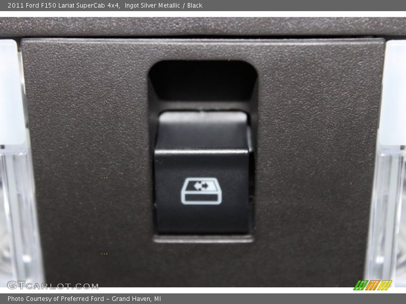 Ingot Silver Metallic / Black 2011 Ford F150 Lariat SuperCab 4x4