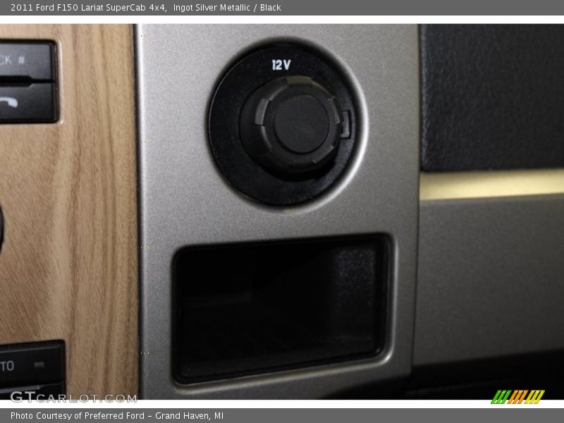 Ingot Silver Metallic / Black 2011 Ford F150 Lariat SuperCab 4x4