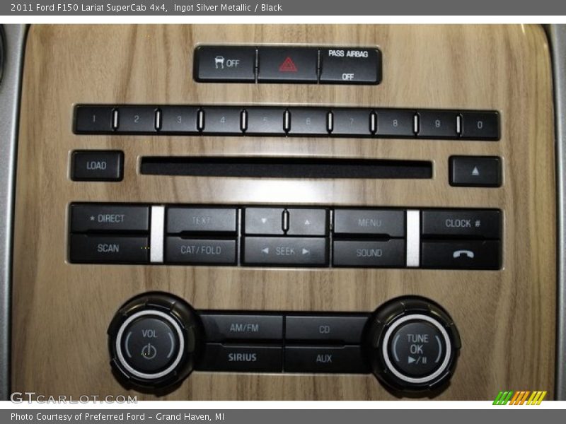 Ingot Silver Metallic / Black 2011 Ford F150 Lariat SuperCab 4x4