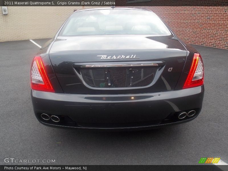 Grigio Granito (Dark Grey) / Sabbia 2011 Maserati Quattroporte S