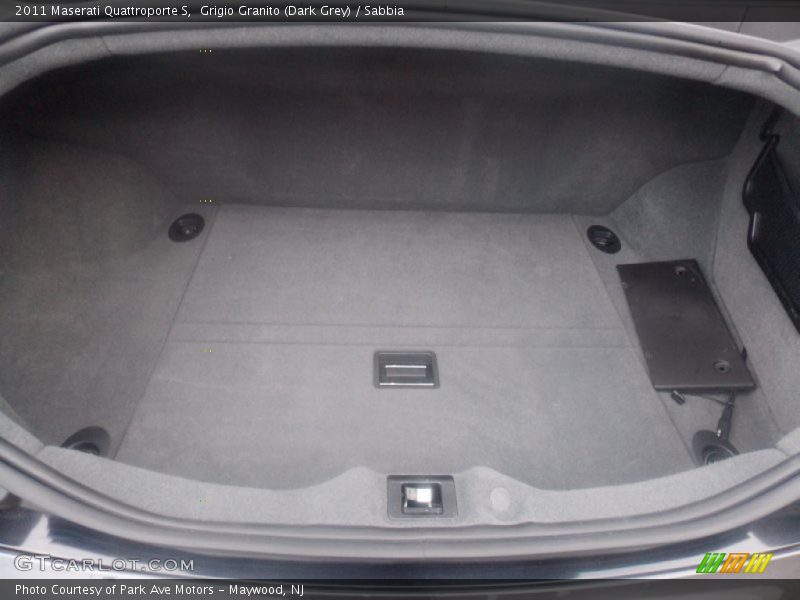 Grigio Granito (Dark Grey) / Sabbia 2011 Maserati Quattroporte S