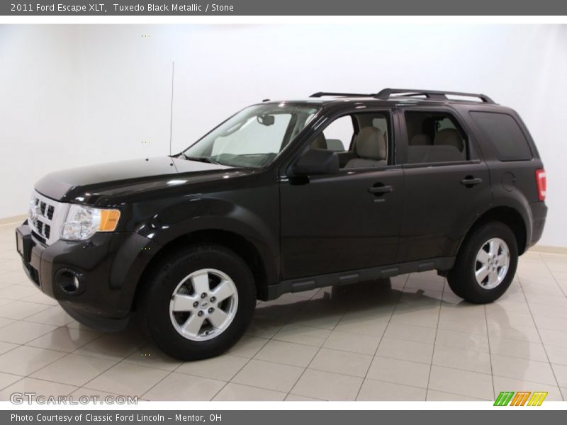 Front 3/4 View of 2011 Escape XLT