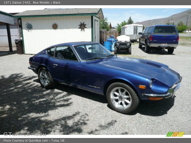 Front 3/4 View of 1971 240Z 