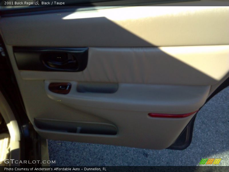 Black / Taupe 2001 Buick Regal LS