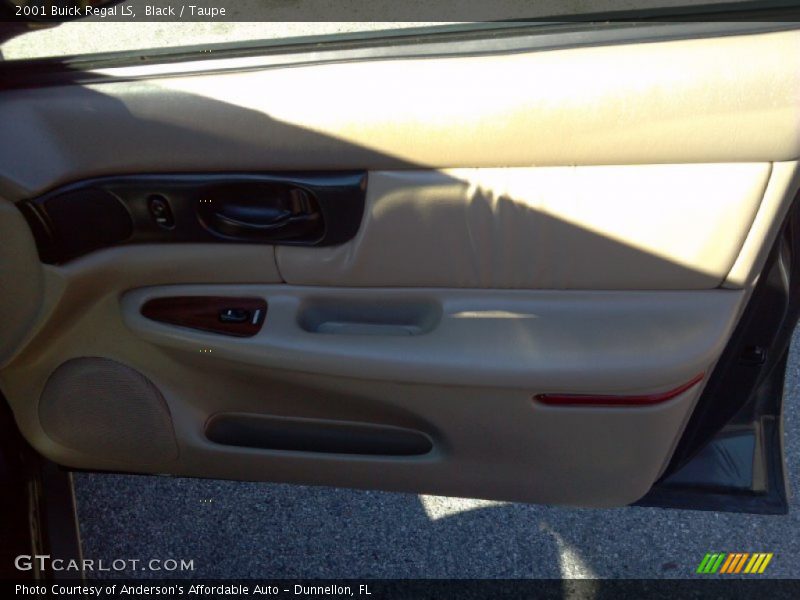 Black / Taupe 2001 Buick Regal LS