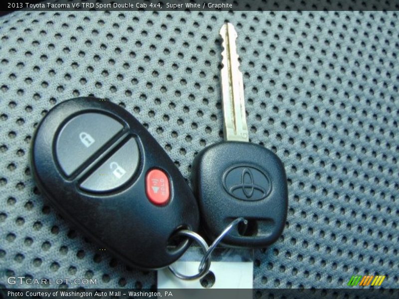Super White / Graphite 2013 Toyota Tacoma V6 TRD Sport Double Cab 4x4