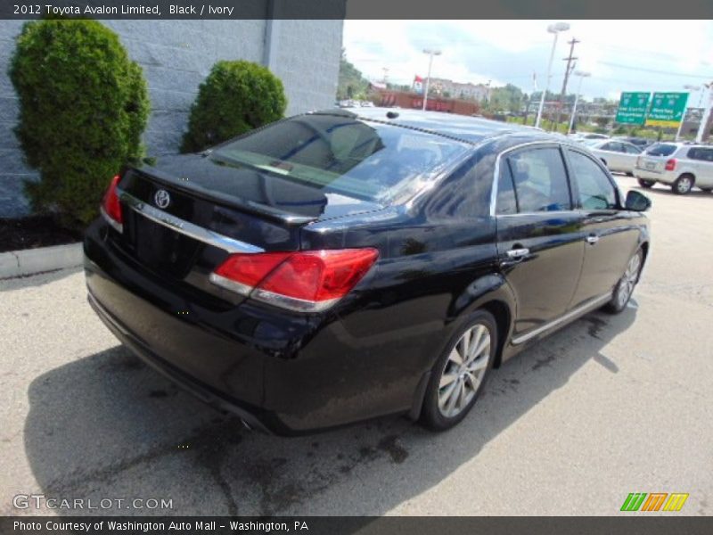 Black / Ivory 2012 Toyota Avalon Limited