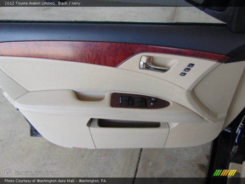 Black / Ivory 2012 Toyota Avalon Limited
