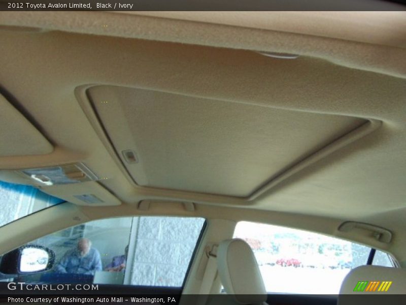 Black / Ivory 2012 Toyota Avalon Limited