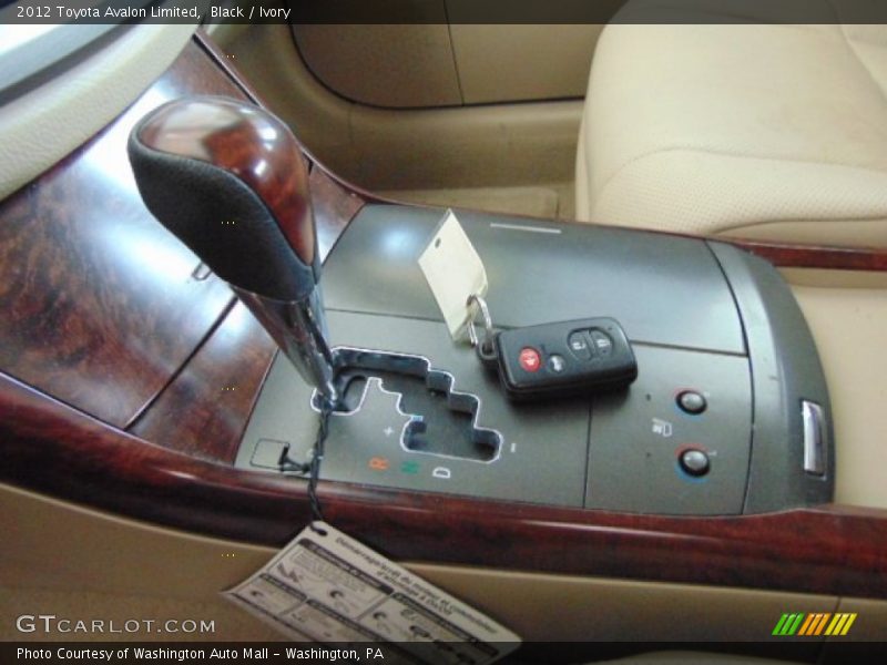 Black / Ivory 2012 Toyota Avalon Limited