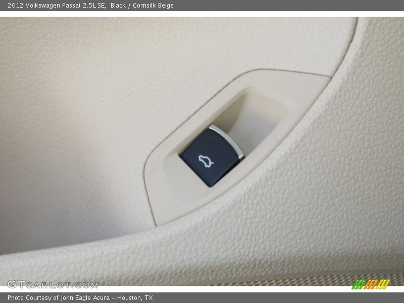 Black / Cornsilk Beige 2012 Volkswagen Passat 2.5L SE