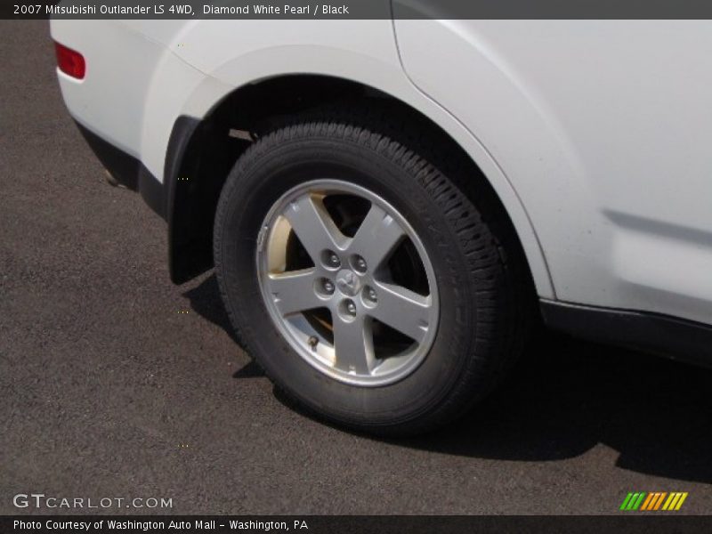 Diamond White Pearl / Black 2007 Mitsubishi Outlander LS 4WD