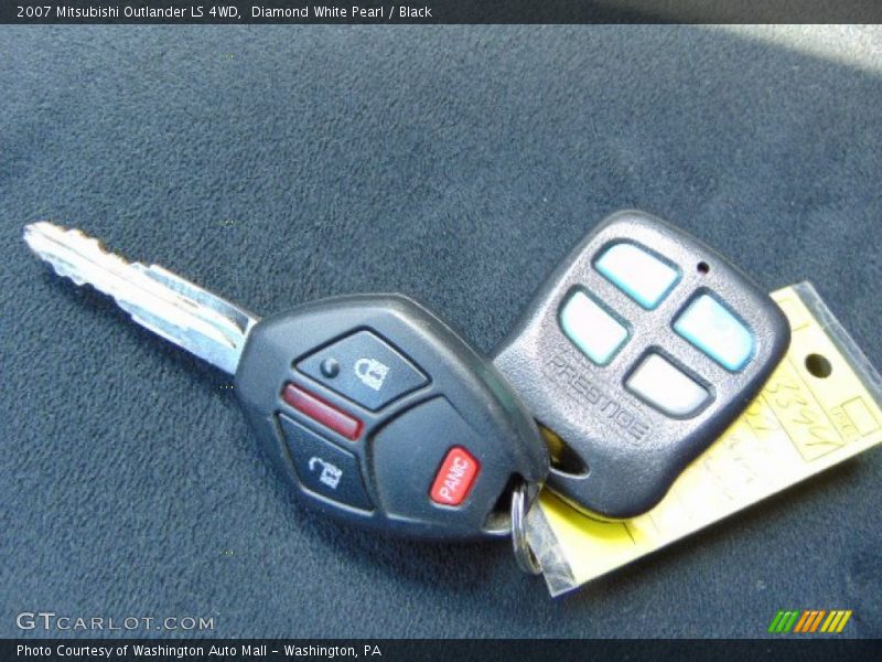 Diamond White Pearl / Black 2007 Mitsubishi Outlander LS 4WD