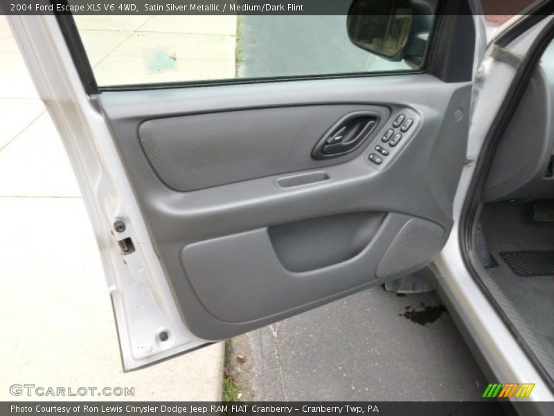 Satin Silver Metallic / Medium/Dark Flint 2004 Ford Escape XLS V6 4WD