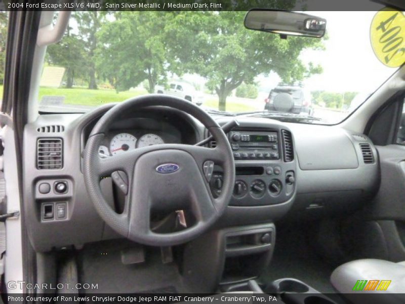 Satin Silver Metallic / Medium/Dark Flint 2004 Ford Escape XLS V6 4WD