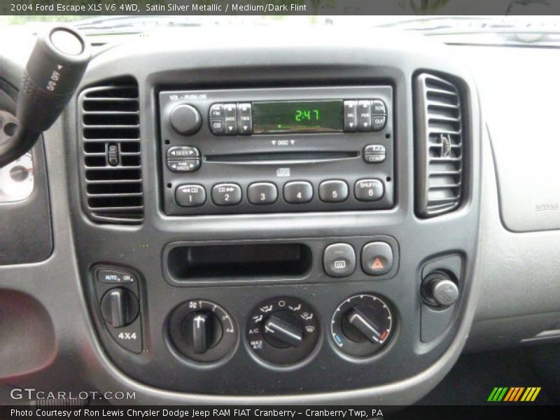 Satin Silver Metallic / Medium/Dark Flint 2004 Ford Escape XLS V6 4WD