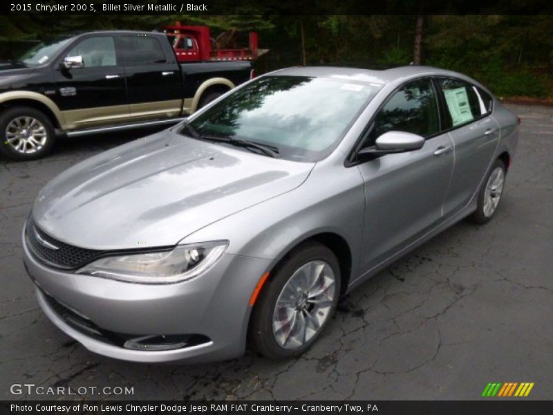 Front 3/4 View of 2015 200 S