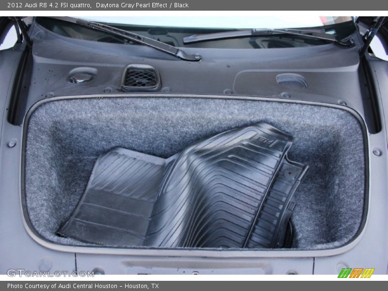  2012 R8 4.2 FSI quattro Trunk