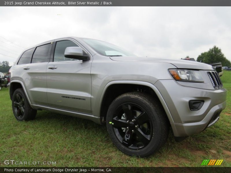 Front 3/4 View of 2015 Grand Cherokee Altitude