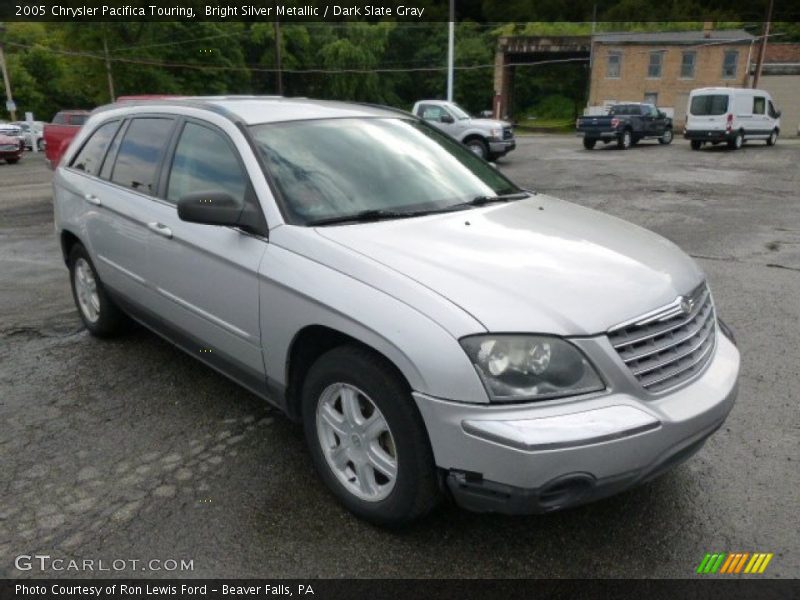 Front 3/4 View of 2005 Pacifica Touring