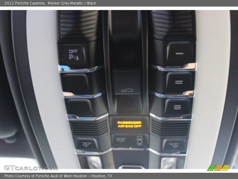 Meteor Grey Metallic / Black 2011 Porsche Cayenne