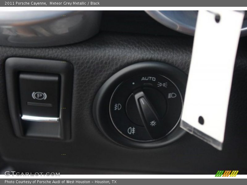Meteor Grey Metallic / Black 2011 Porsche Cayenne