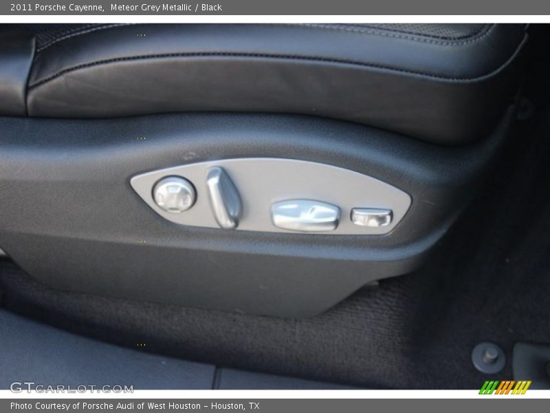 Meteor Grey Metallic / Black 2011 Porsche Cayenne